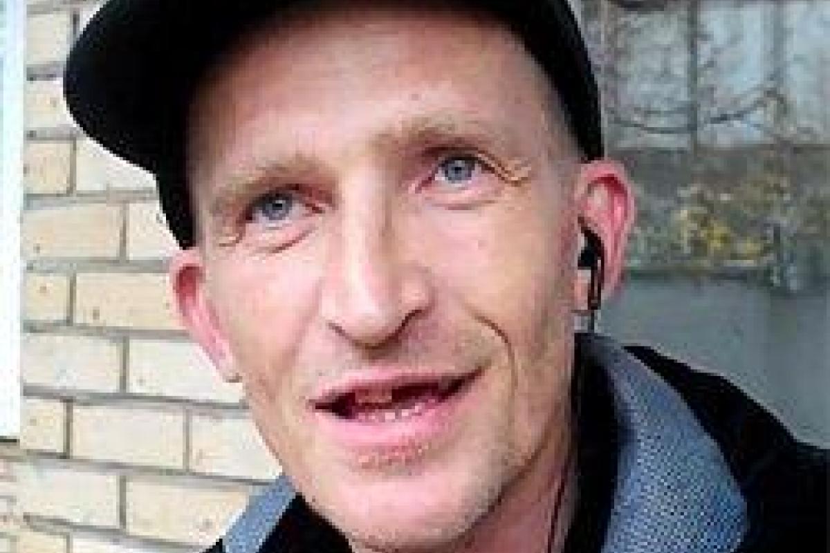 Опасный фанат "Дома-2" плюёт на машину Ксении Бородиной Опасный фанат "Дома-2" плюёт на машину Ксении Бородиной