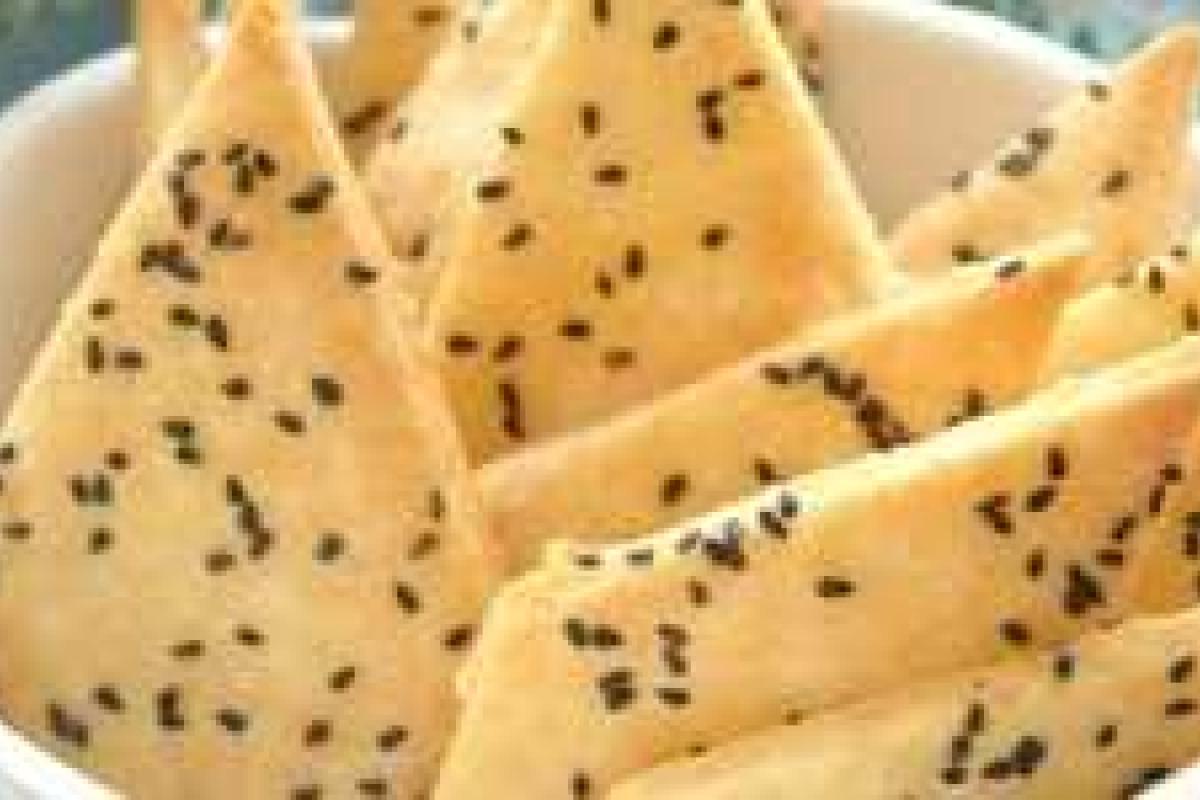 Печенье из пармезана с кунжутом