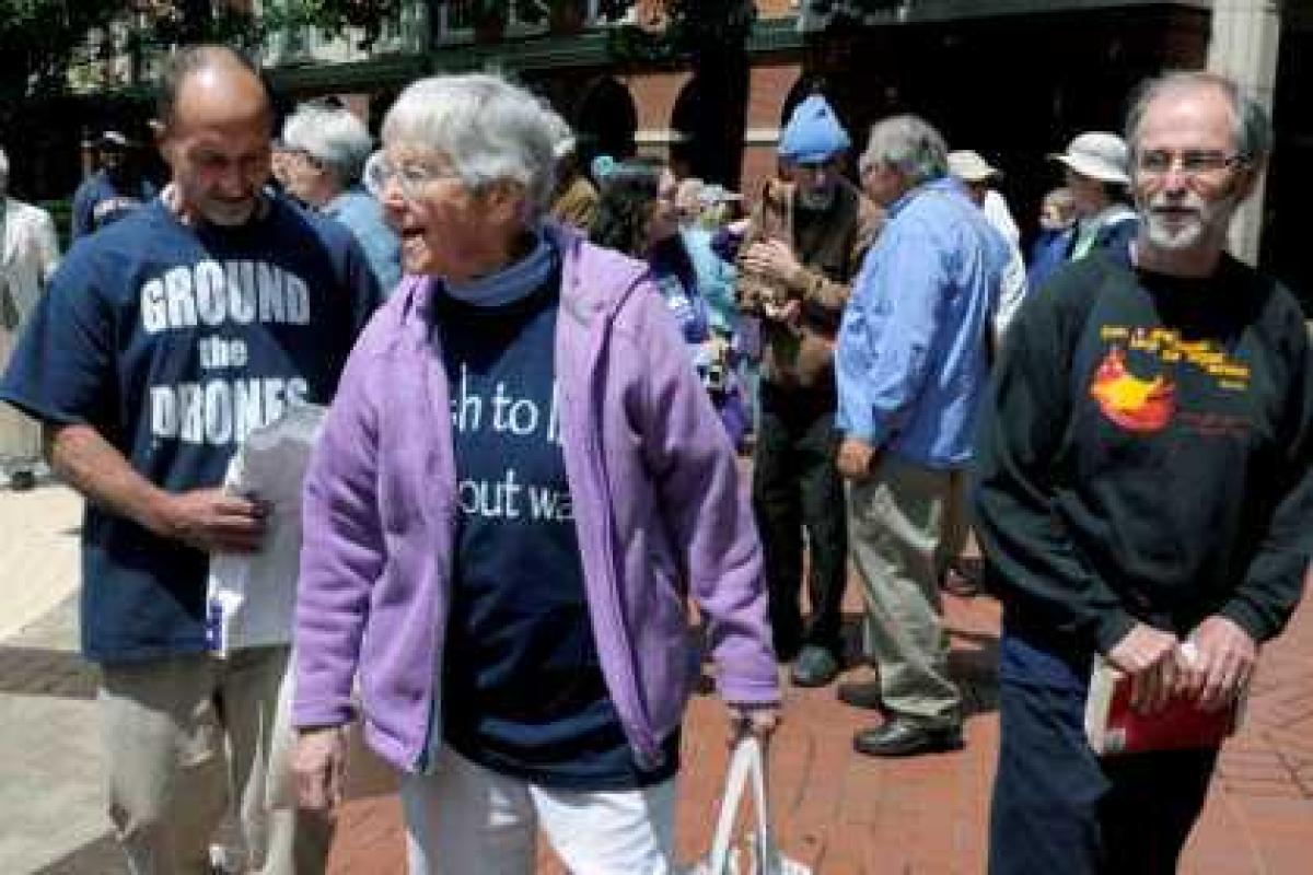 В США 84-летнюю монахиню приговорили к тюрьме за участие в акции протеста В США 84-летнюю монахиню приговорили к тюрьме за участие в акции протеста