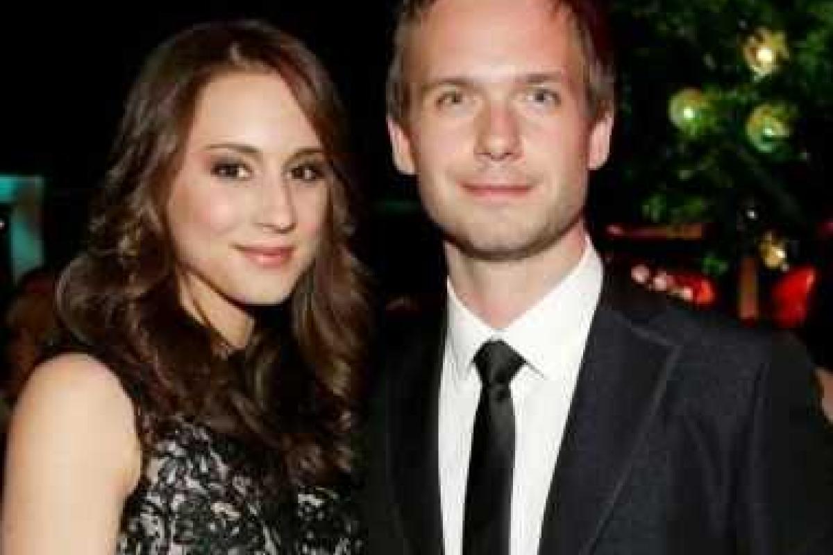 Звезда "Милых обманщиц" прячет обручальное кольцо от прессы