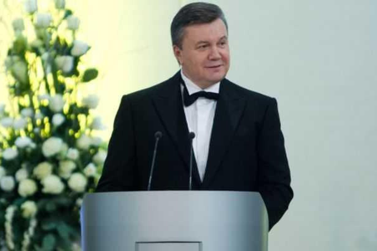 Янукович получил инфаркт и сейчас находится на горе Афон в Македонии Янукович получил инфаркт и сейчас находится на горе Афон в Македонии