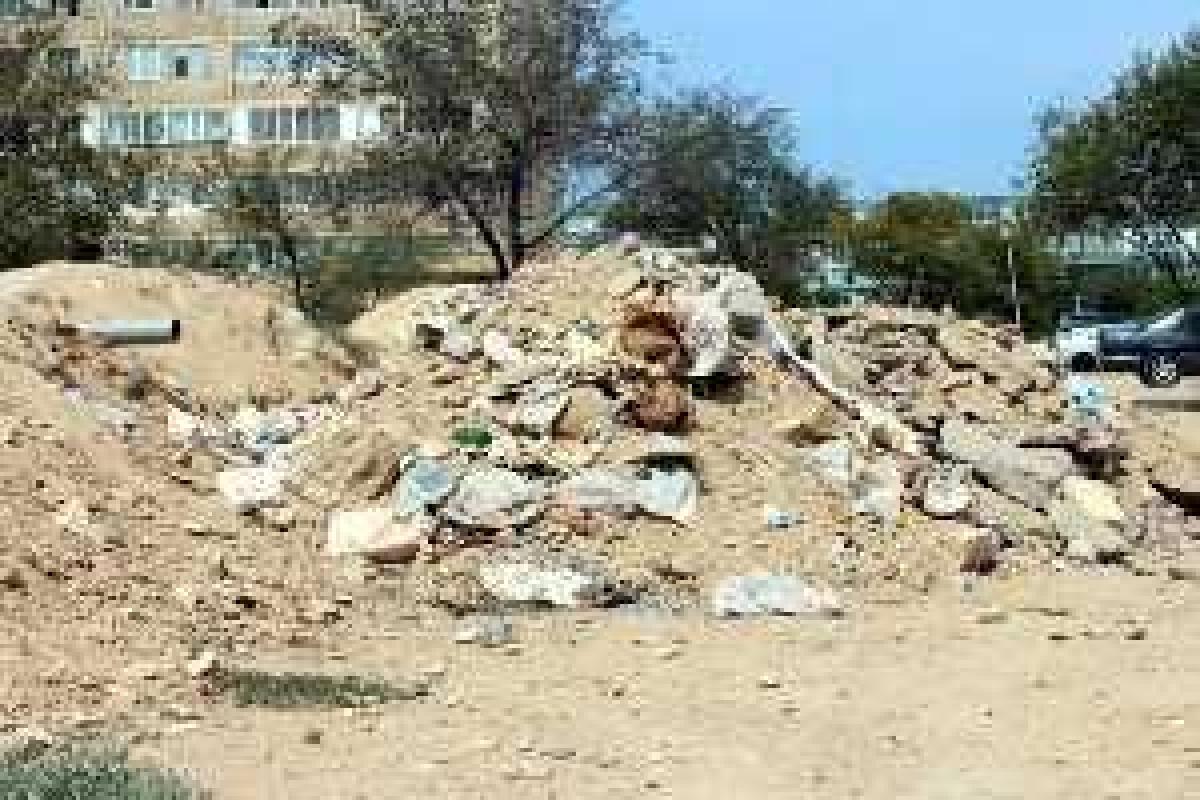 Во время тушения возгорания травы спасатели обнаружили емкости с неизвестными веществами Во время тушения возгорания травы спасатели обнаружили емкости с неизвестными веществами