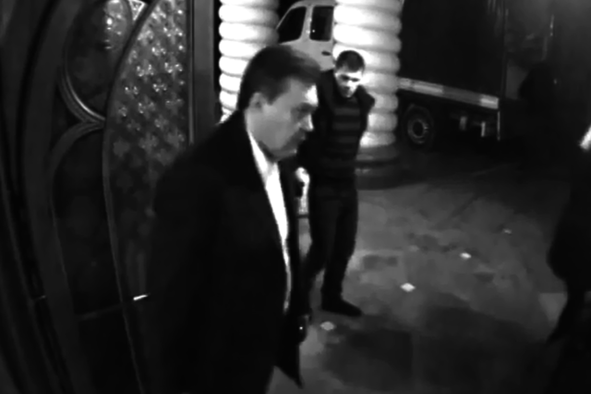В сети появилось видео, как Янукович покидает Межигорье  В сети появилось видео, как Янукович покидает Межигорье