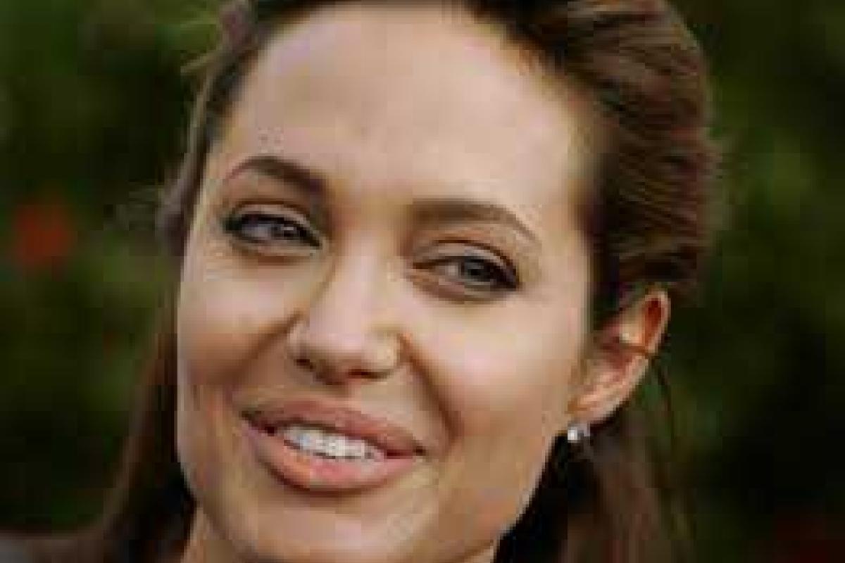 Анджелина Джоли готовится ко второй операции Анджелина Джоли готовится ко второй операции