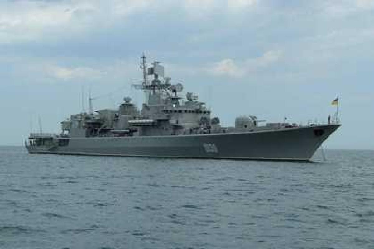 Флагман ВМС Украины покинул базу в Севастополе Флагман ВМС Украины покинул базу в Севастополе