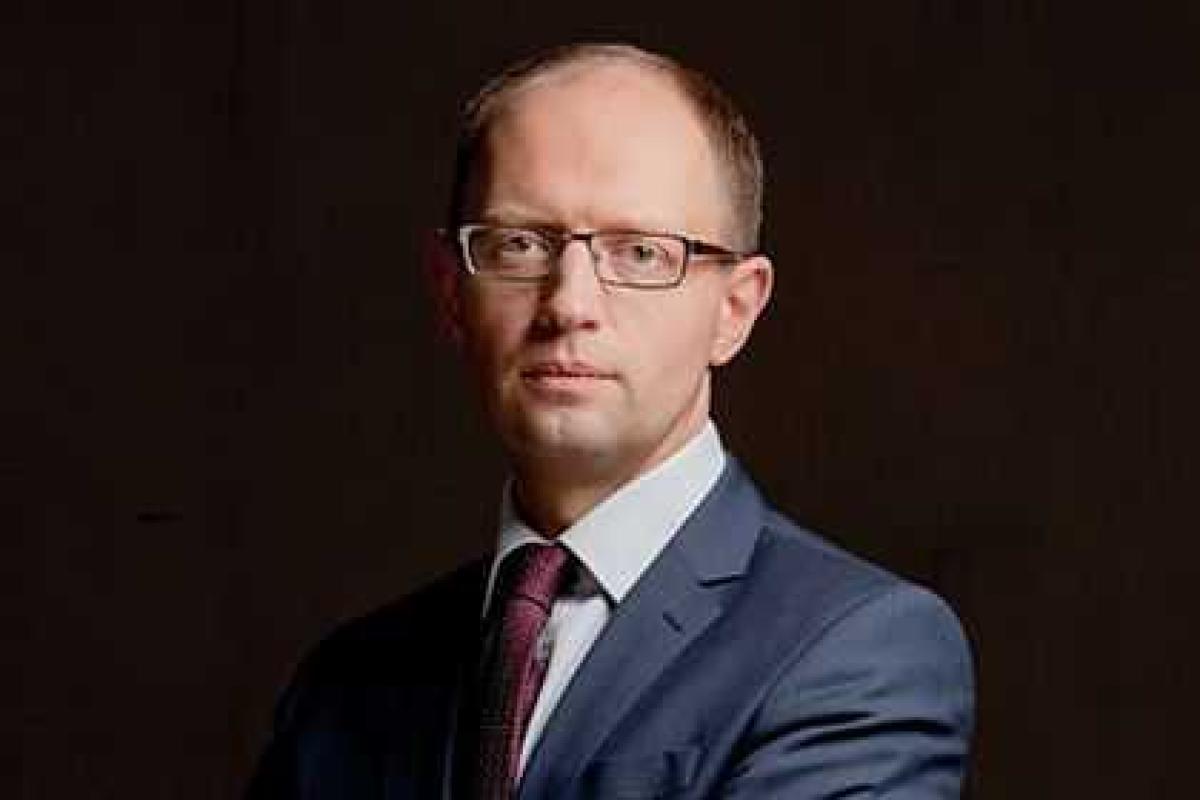 Яценюк пообещал предъявить России многомиллиардный иск Яценюк пообещал предъявить России многомиллиардный иск