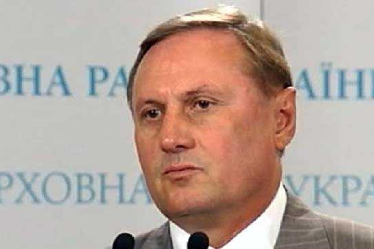 Ефремов предложил отменить "антикризисный пакет" Яценюка, принятый вчера парламентом Ефремов предложил отменить "антикризисный пакет" Яценюка, принятый вчера парламентом