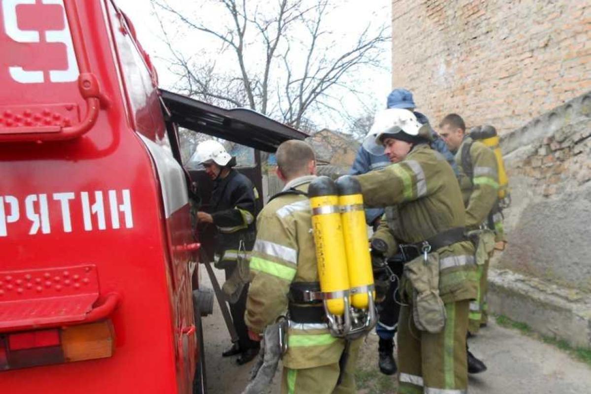 Во время ликвидации пожара в многоэтажке, пожарные спасли 14 человек, из них 1 ребенок Во время ликвидации пожара в многоэтажке, пожарные спасли 14 человек, из них 1 ребенок