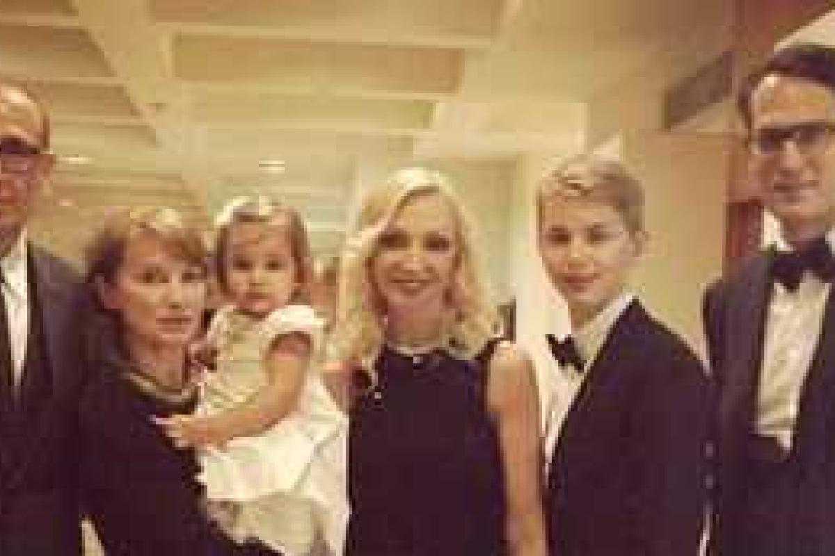 Орбакайте с семьей побывала на иудейском празднике Орбакайте с семьей побывала на иудейском празднике