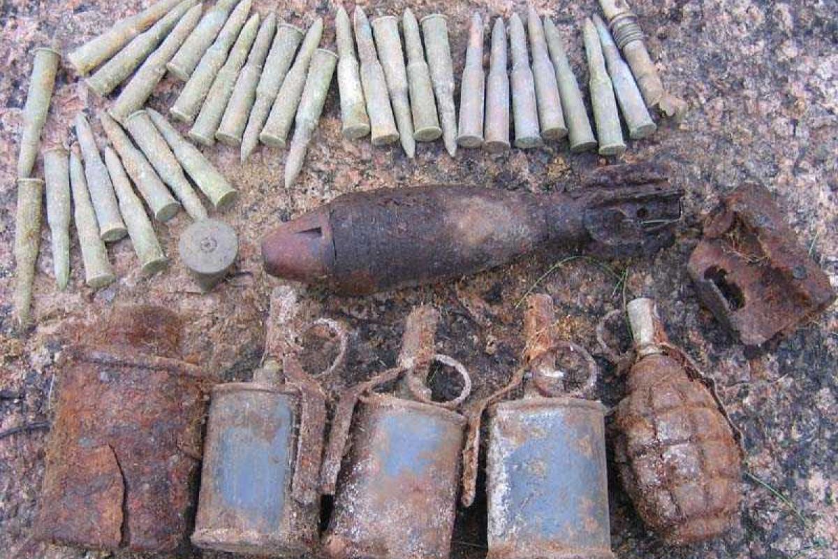 В Киеве пиротехники обнаружили и обезвредили 91 ручную гранату и 163 корпуса от них В Киеве пиротехники обнаружили и обезвредили 91 ручную гранату и 163 корпуса от них