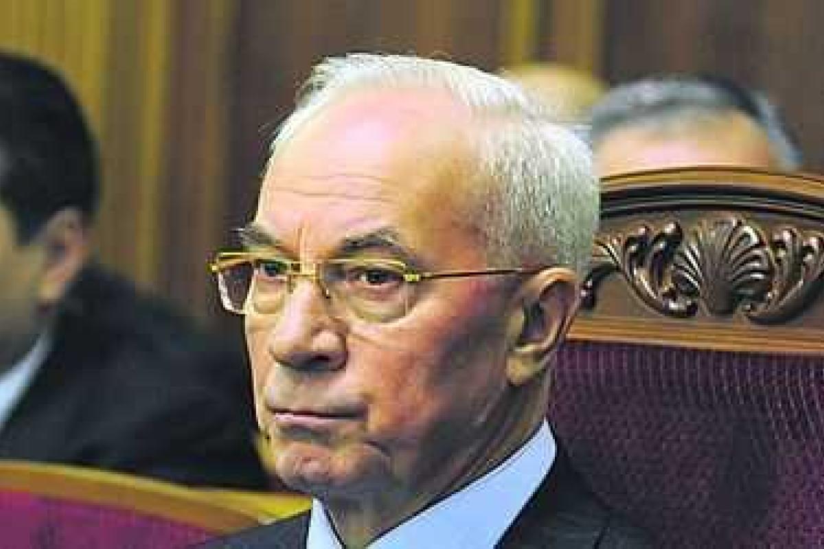 Азарову вряд ли удастся вычеркнуть себя из "черного списка" - политолог  Азарову вряд ли удастся вычеркнуть себя из "черного списка" - политолог