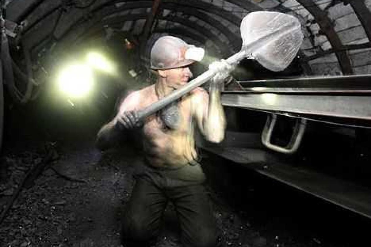 На луганской шахте впервые в Украине начали промышленные испытания оборудования по дегазации угольных пластов На луганской шахте впервые в Украине начали промышленные испытания оборудования по дегазации угольных пластов