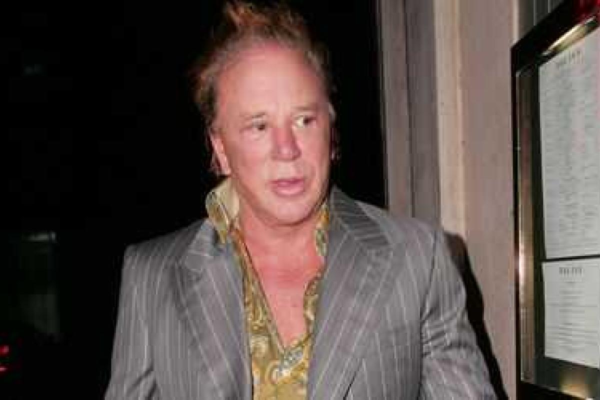 61-летний актер Микки Рурк снова ляжет под нож