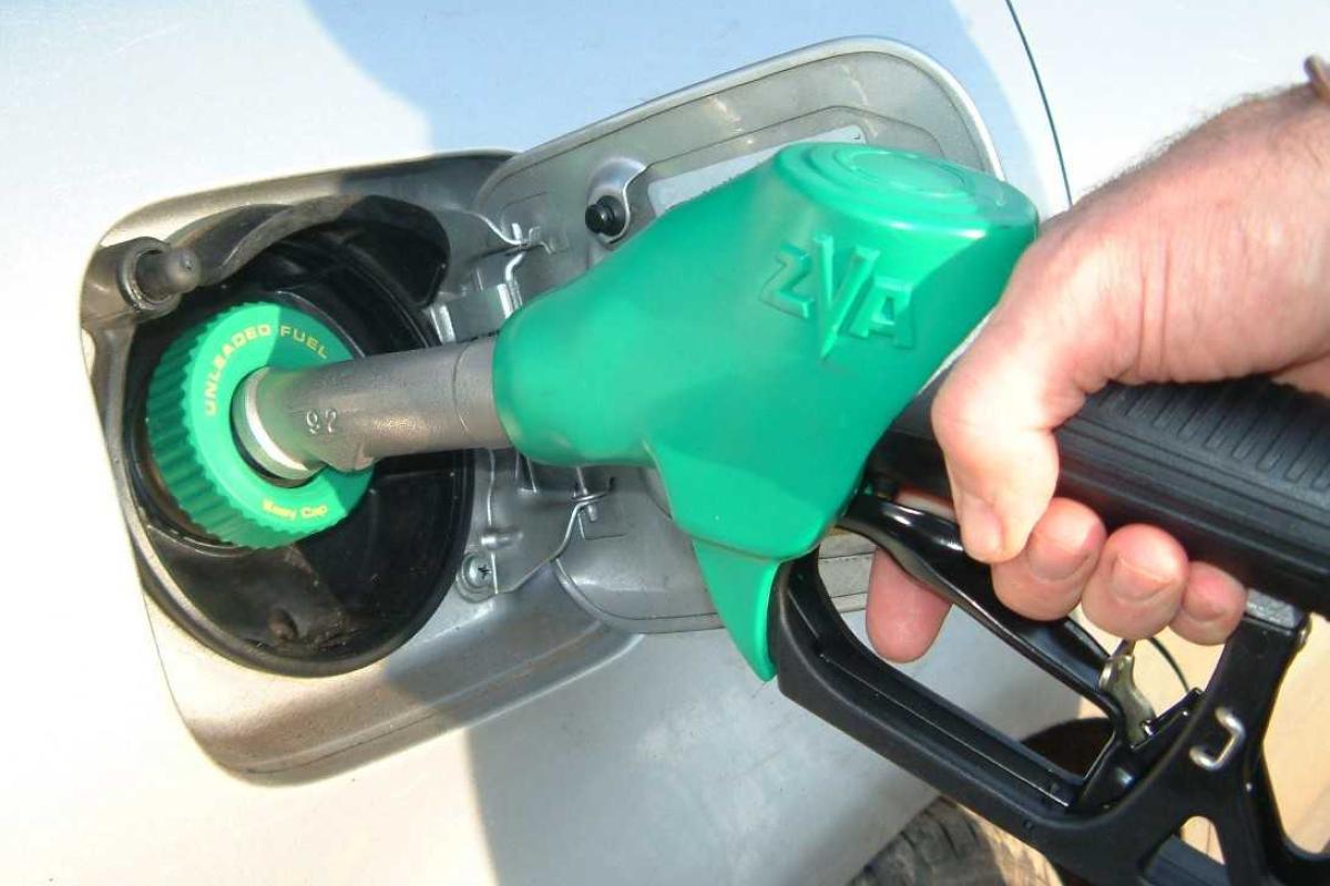 АМКУ обязал нефтетрейдеров снизить цены на бензин