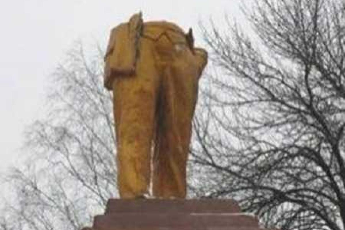 Видео: Украинцы до сих пор спорят, кем заменить поваленных ленинов