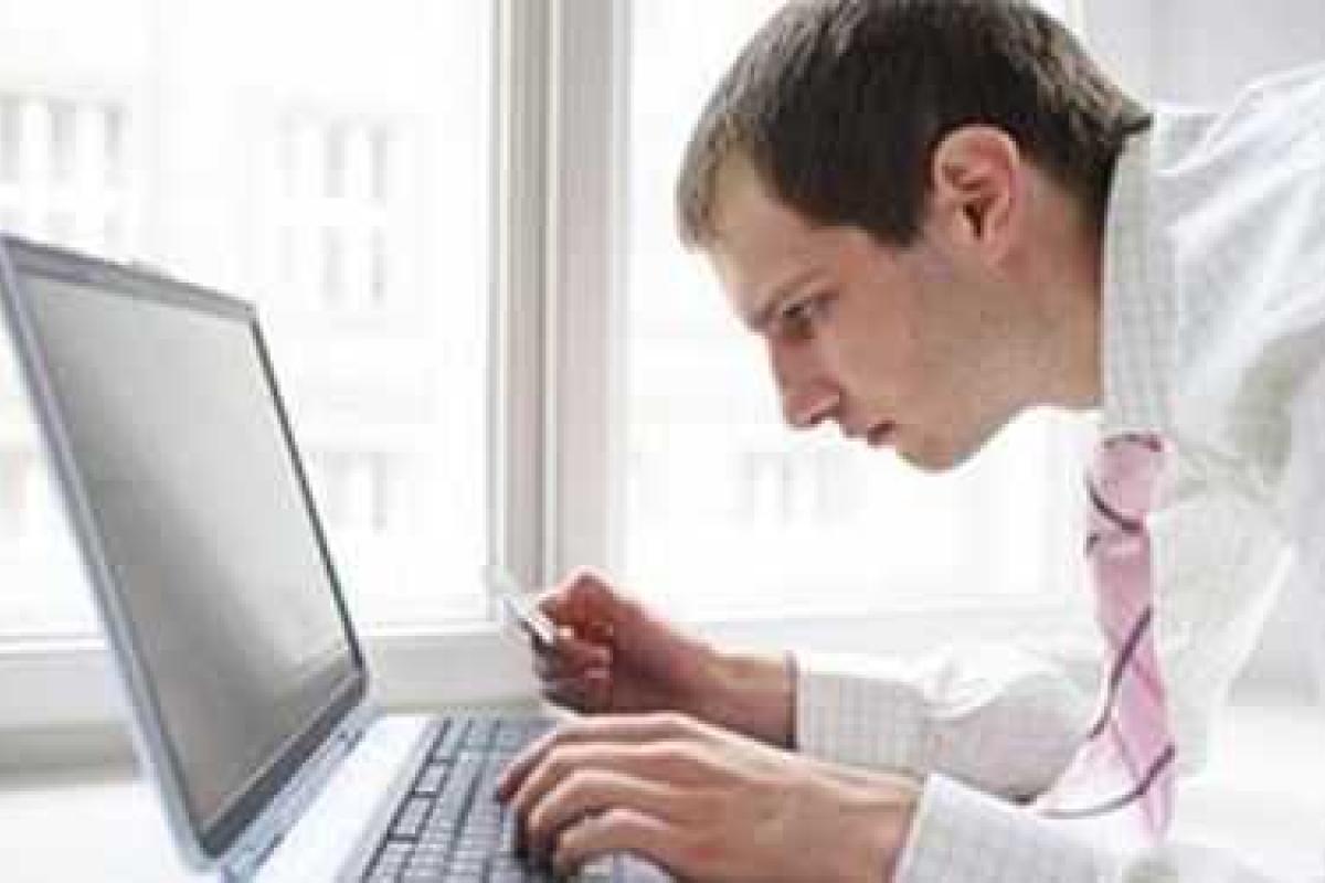 Работа за компьютером может привести к остеопорозу Работа за компьютером может привести к остеопорозу