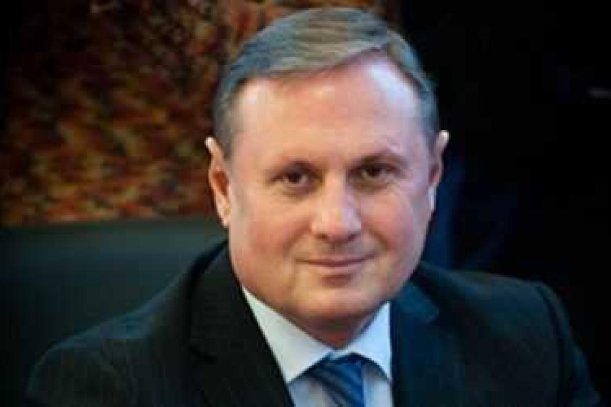 Ефремов предупредил власти, что в Луганске люди "вооружены и настроены активно" Ефремов предупредил власти, что в Луганске люди "вооружены и настроены активно"
