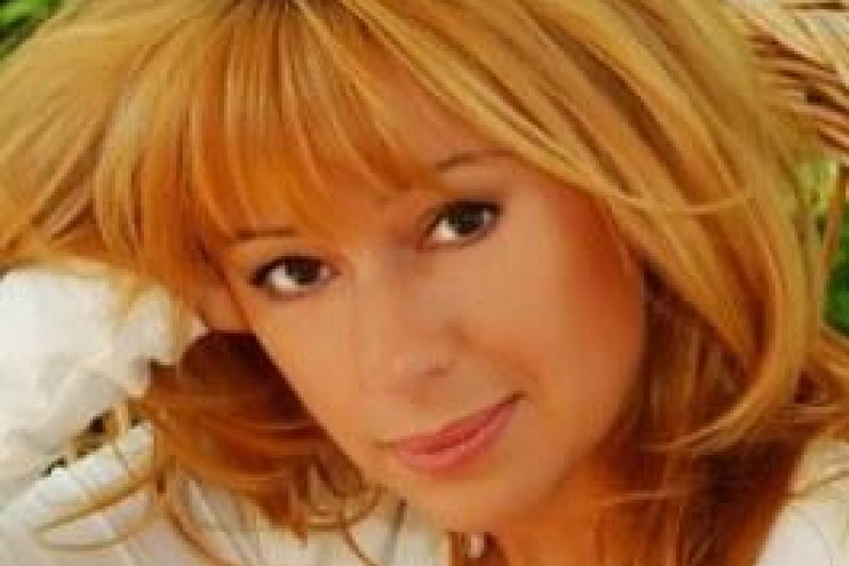 Звезда 90-х Алена Апина работает школьным учителем