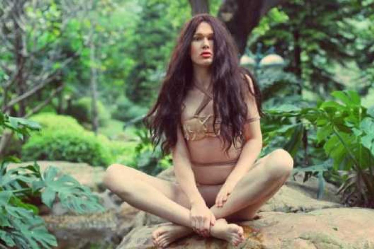 Борис Апрель устроил фотосессию в женском белье  Борис Апрель устроил фотосессию в женском белье