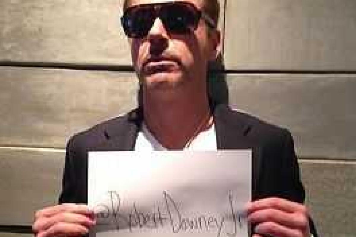 Актер Роберт Дауни-мл. разрекламировал свою страничку в Twitter Актер Роберт Дауни-мл. разрекламировал свою страничку в Twitter