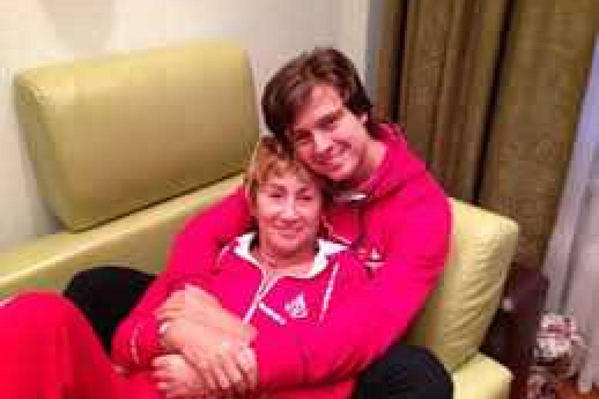 Лариса Копенкина обнажила ноги Лариса Копенкина обнажила ноги