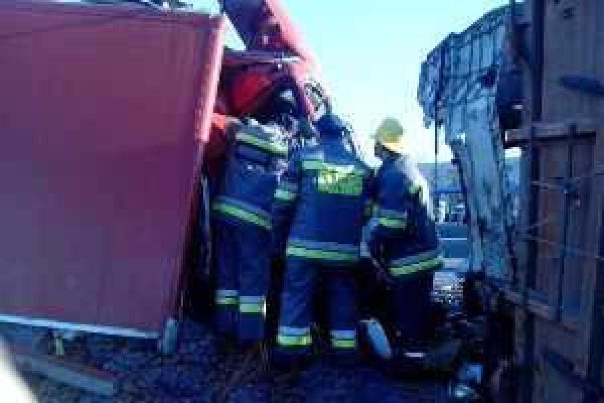 Спасатели оказали помощь по освобождению пострадавшего и тела погибшего в ДТП