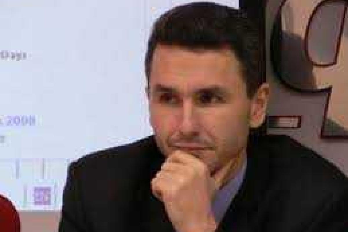 Один из основателей УРА считает бессмысленным переводить деньги армии, сдающейся без боя Один из основателей УРА считает бессмысленным переводить деньги армии, сдающейся без боя