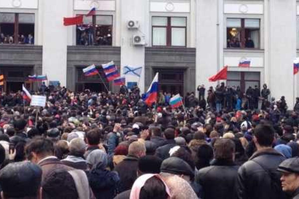 Сепаратисты захватили Луганскую областную госадминистрацию