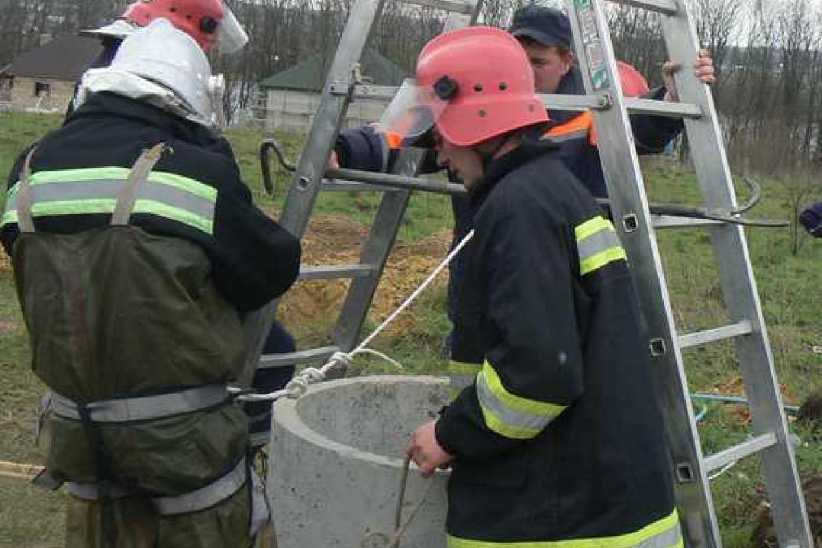 Спасатели изъяли тело мужчины из колодца Спасатели изъяли тело мужчины из колодца