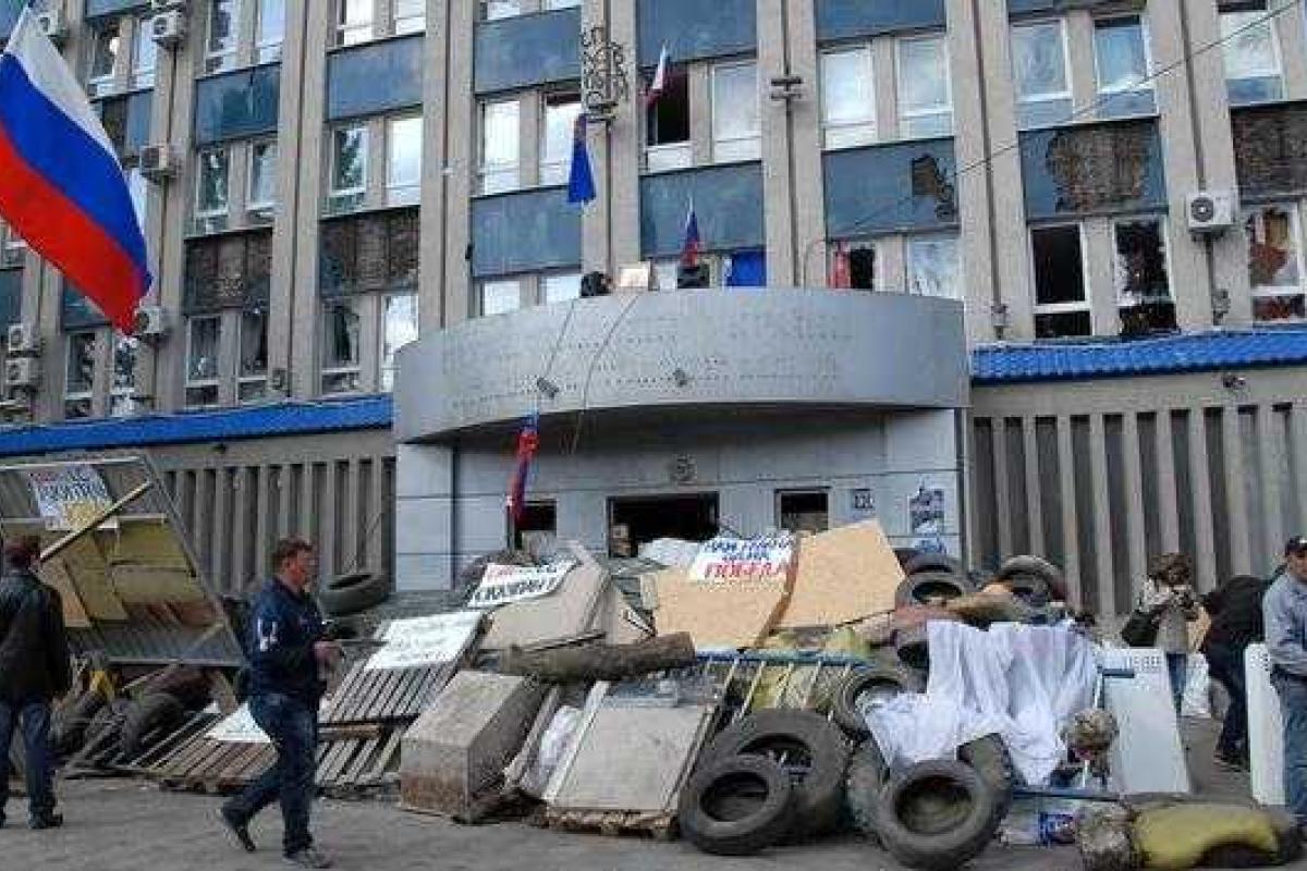 Луганчане обратились к депутатам облсовета с требованием навести порядок в городе  Луганчане обратились к депутатам облсовета с требованием навести порядок в городе