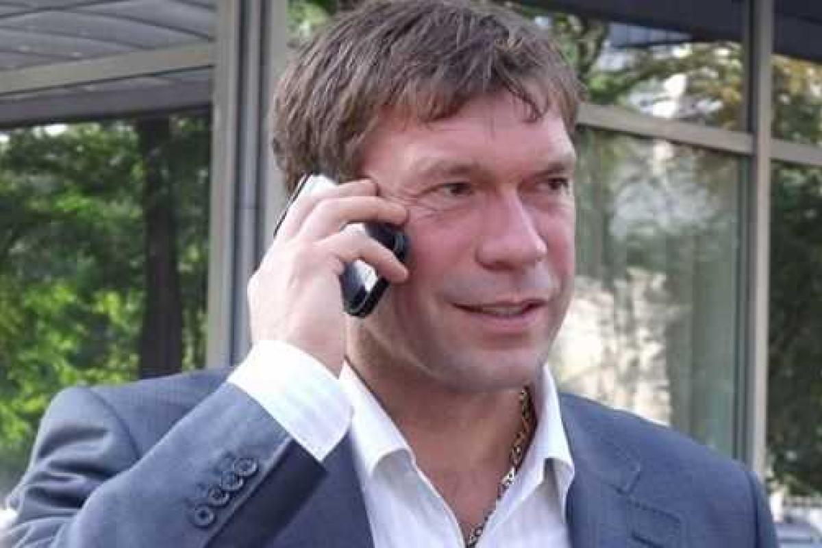Царев не пропал – он просто выпивал и закусывал