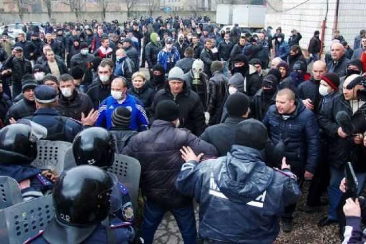 Неизвестные напали на управление гражданской защиты населения Горловки Неизвестные напали на управление гражданской защиты населения Горловки