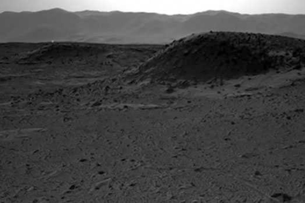 Curiosity сфотографировал на Марсе загадочный свет - СМИ Curiosity сфотографировал на Марсе загадочный свет - СМИ