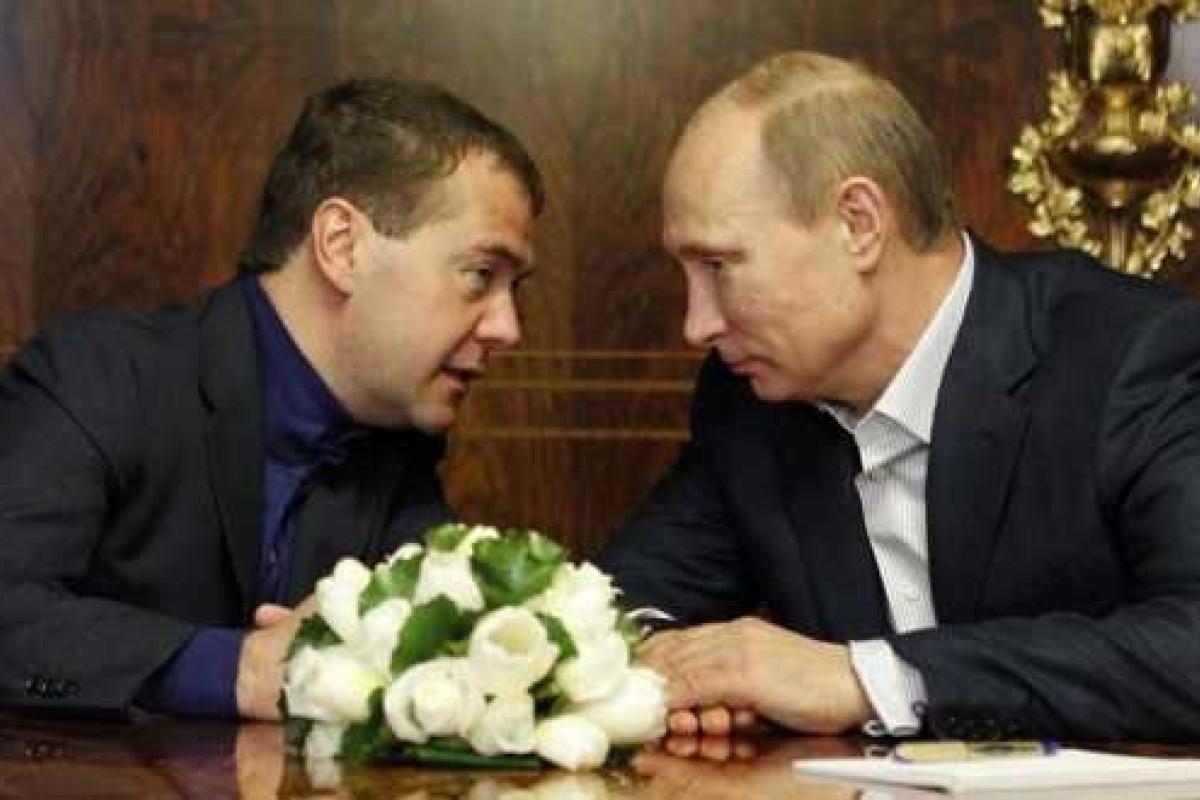 Путин и Медведев 9 мая посетят Крым - СМИ Путин и Медведев 9 мая посетят Крым - СМИ