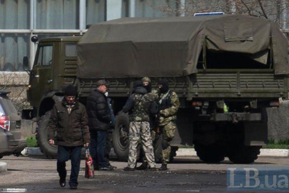 На блок-постах возле Славянска стоят вооруженные чеченцы - очевидец