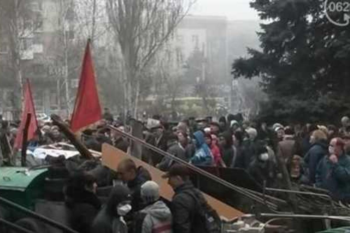 Сепаратисты атаковали воинскую часть в Мариуполе