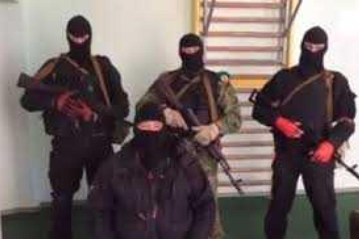 Луганские сепаратисты заявили, что освободят УСБУ только после того, как "Правый сектор" полностью сложит оружие 