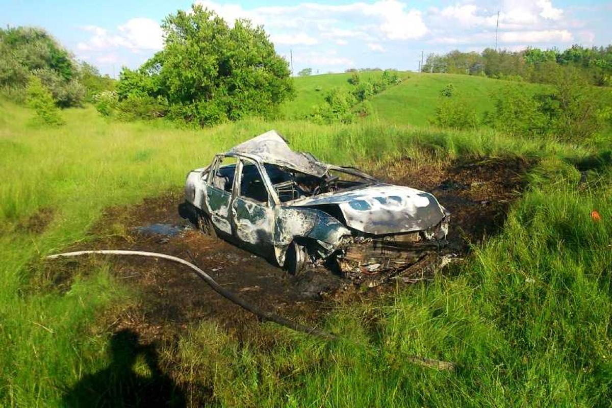 ДТП в Черкасской области: 1 человек погиб, 2 - спасены ДТП в Черкасской области: 1 человек погиб, 2 - спасены