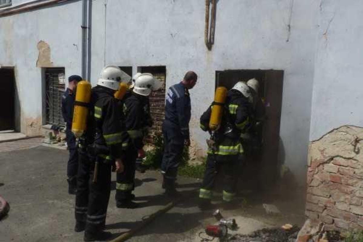 Ровно: пожарные ликвидировали возгорание в здании университета, погибших и пострадавших нет
