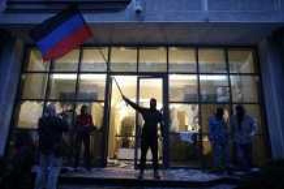 В Донецке боевики захватили избирком, а в Луганске похитили списки избирателей В Донецке боевики захватили избирком, а в Луганске похитили списки избирателей