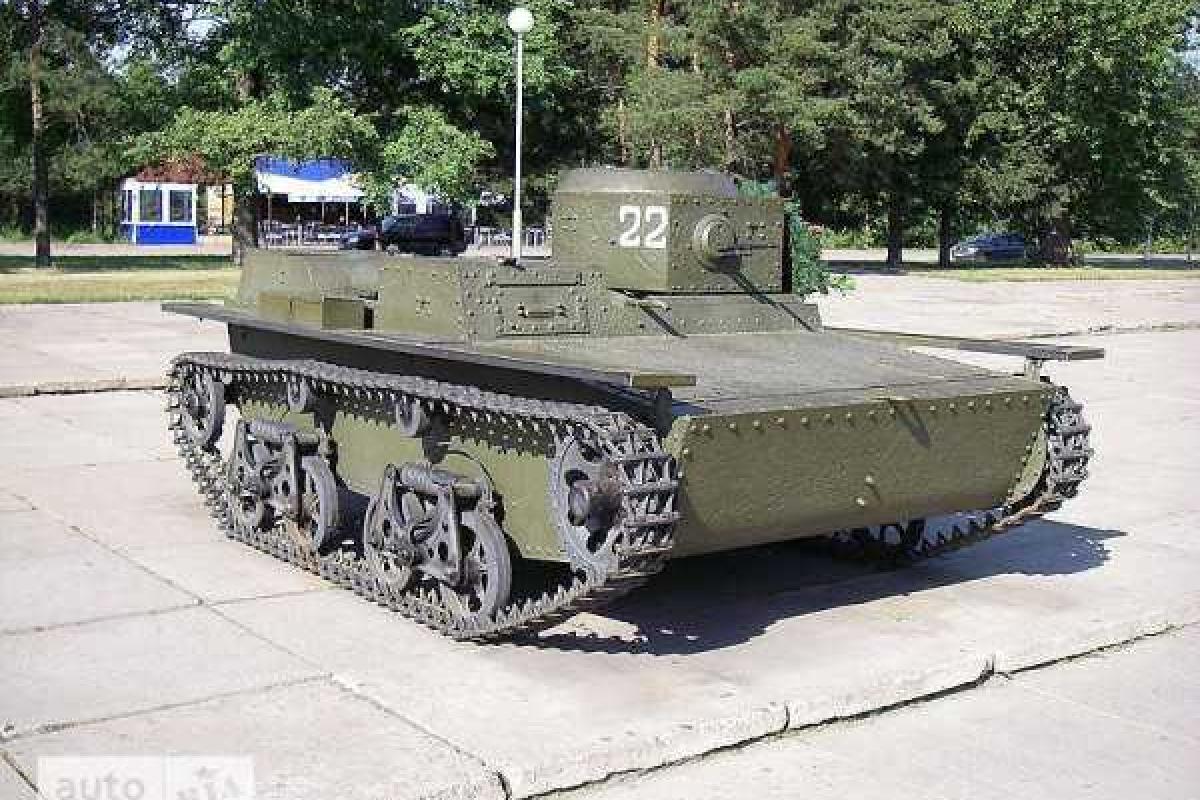 Украинец продает танк T-38 за 700 тысяч гривен Украинец продает танк T-38 за 700 тысяч гривен