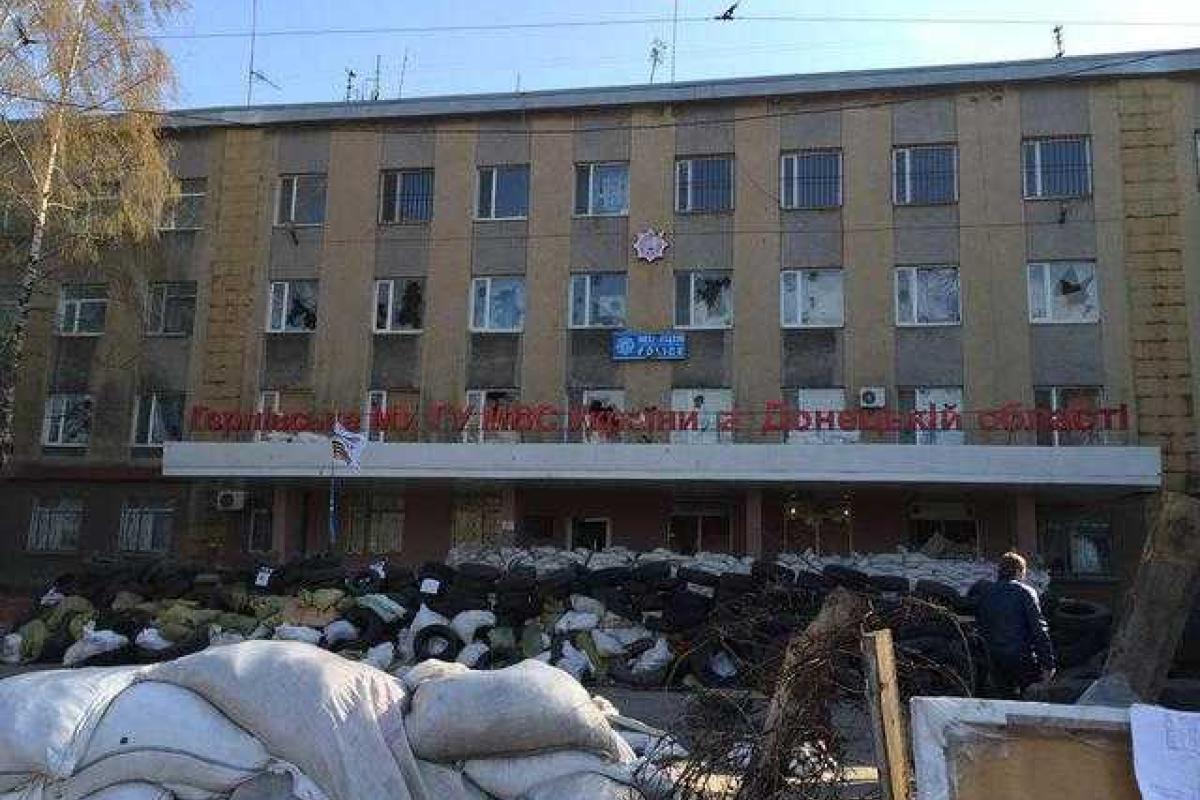 В Горловке террористы прострелили ноги руководителю райотдела милиции В Горловке террористы прострелили ноги руководителю райотдела милиции