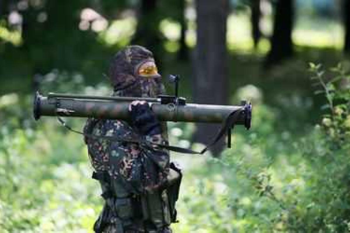 Вооружение бойца АТО и боевика "ДНР": кто чем воюет Вооружение бойца АТО и боевика "ДНР": кто чем воюет