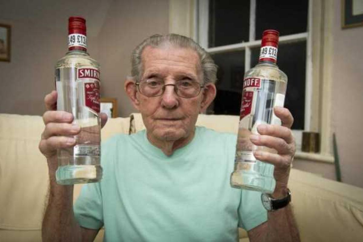 92-летнему ветерану не продали водку, потому что не смог доказать свое совершеннолетие 92-летнему ветерану не продали водку, потому что не смог доказать свое совершеннолетие