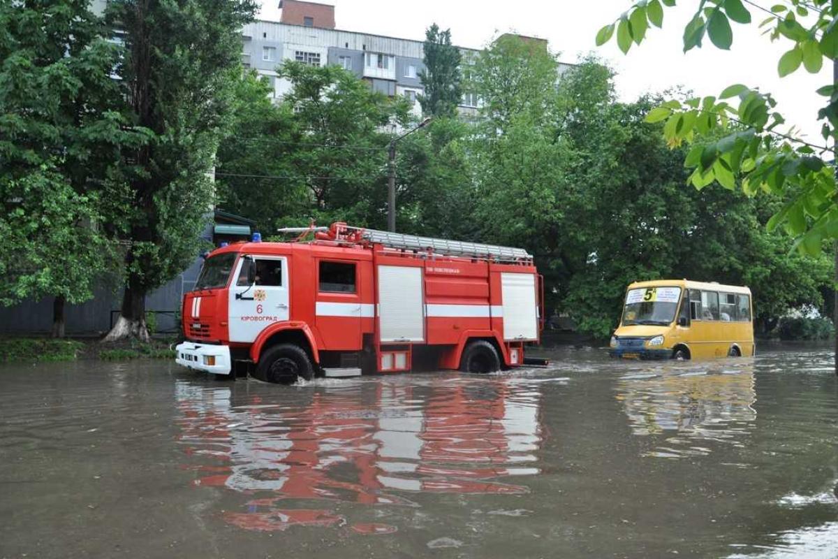 Кировоград: спасатели ликвидировали последствия ливня Кировоград: спасатели ликвидировали последствия ливня