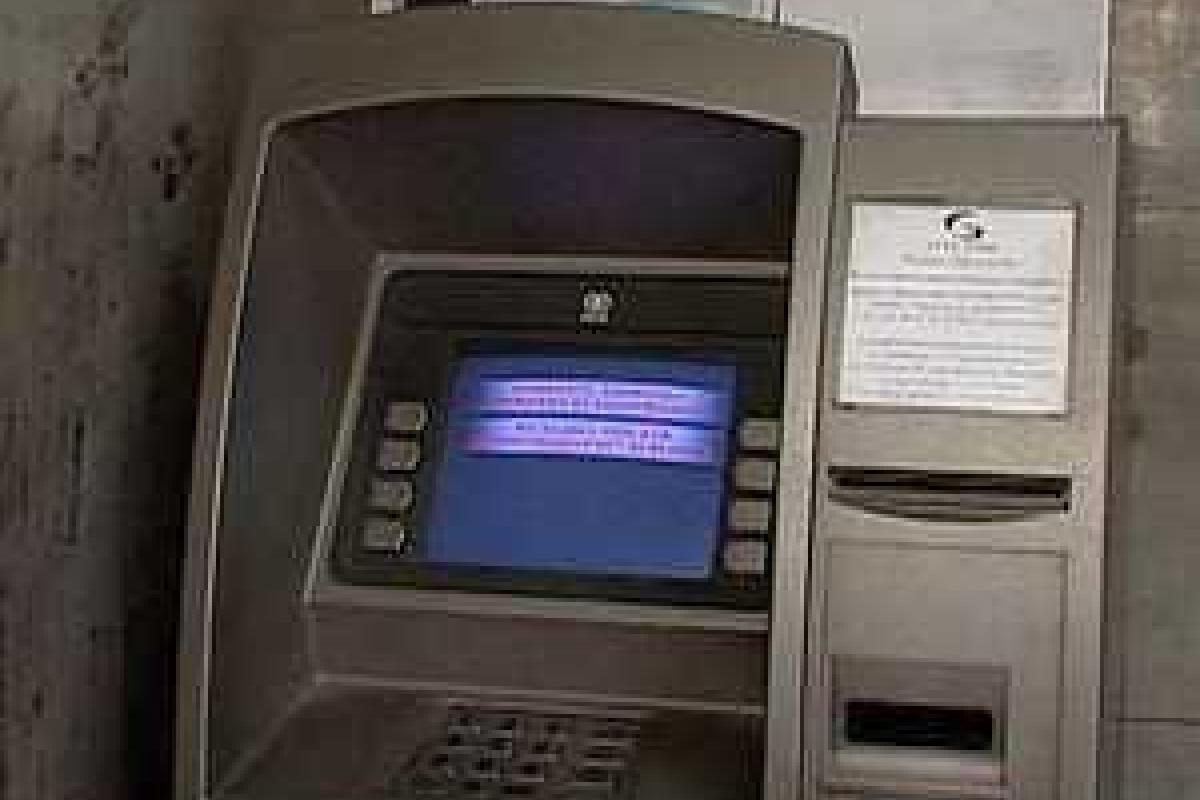 Сепаратисты оставили жителей Донецкой и Луганской областей без зарплат и пенсий