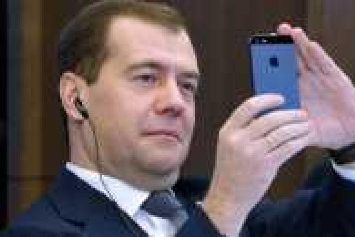 В России хотят запретить Twitter и Facebook. Медведев против