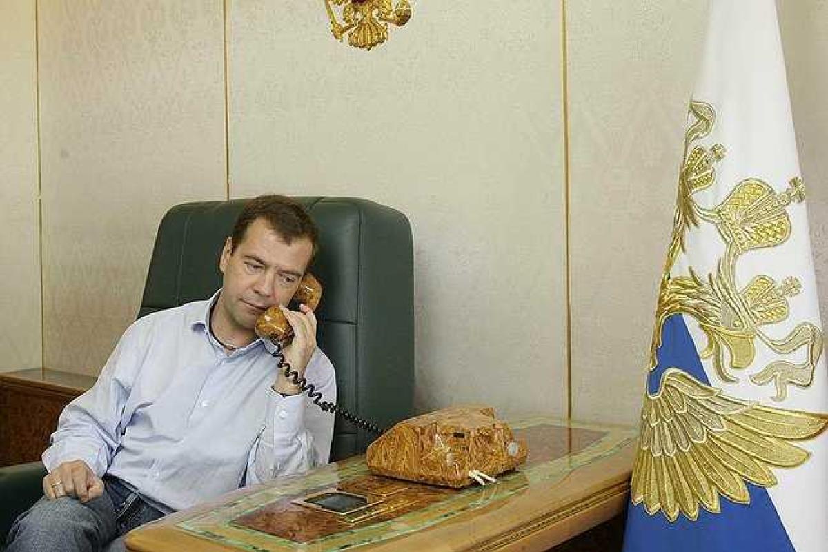 Медведев: Россия не должна гарантировать целостность Украины