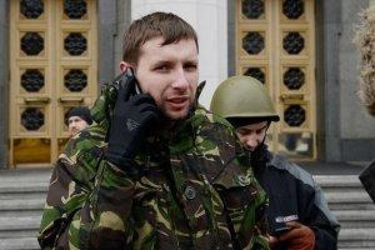 Сотник Парасюк предложил Майдану разойтись либо ехать воевать на Донбасс