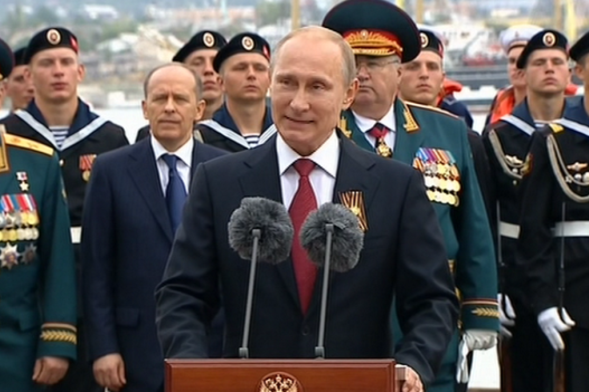 Путин поздравил Севастополь с Днем Победы